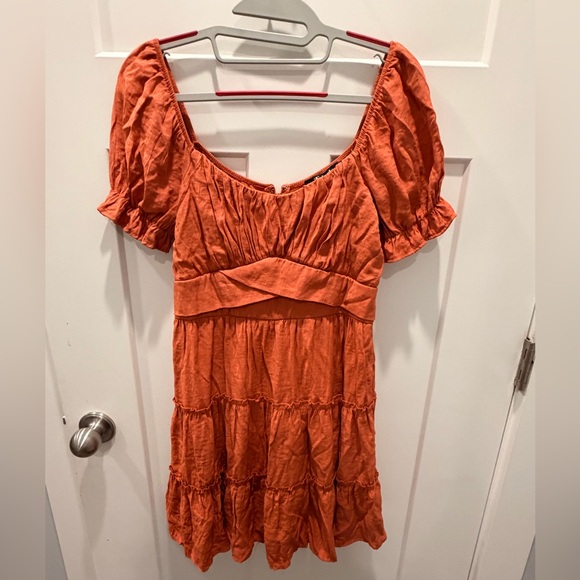 Trixxi Dresses & Skirts - Trixxi Rust Orange Tiered Puff Sleeve Mini Dress Size M